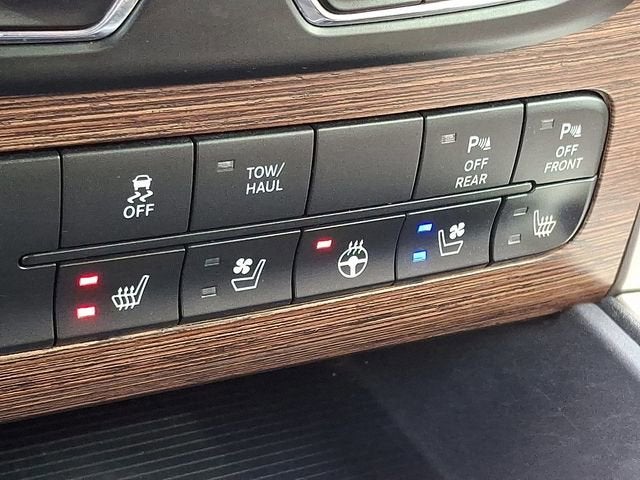 2017 RAM 1500 Laramie Crew Cab 4x4 5'7" Box