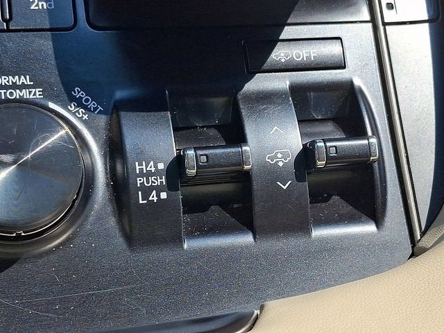 2021 Lexus LX 570 Two-Row