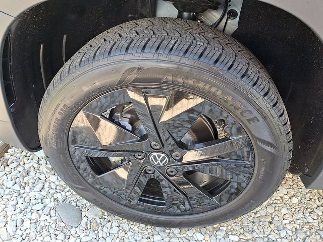 2026 Volkswagen Taos 1.5T SE Black