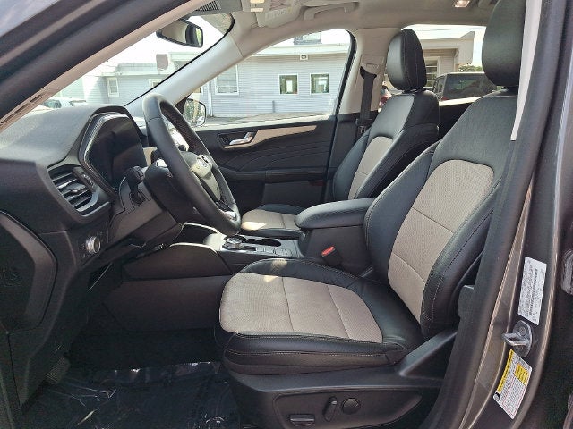 2022 Ford Escape Hybrid Titanium