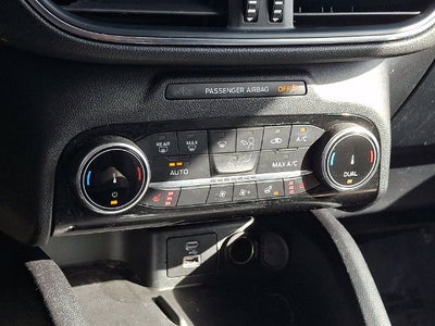2022 Ford Escape Hybrid Titanium